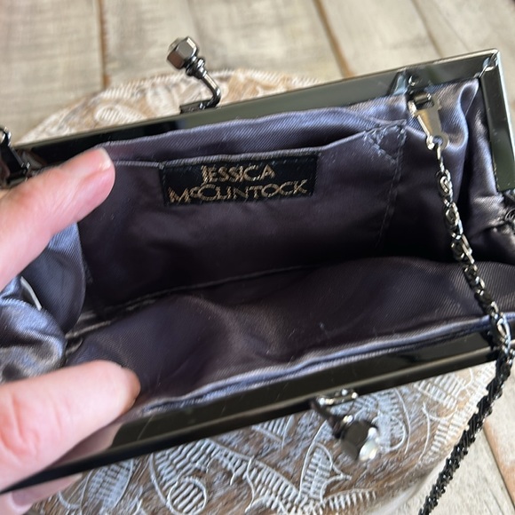 JESSICA MCCLINTOCK LEATHER GRAY KISS LOCK BLACK CHAIN STRAP EVENING BAG - Picture 7 of 12
